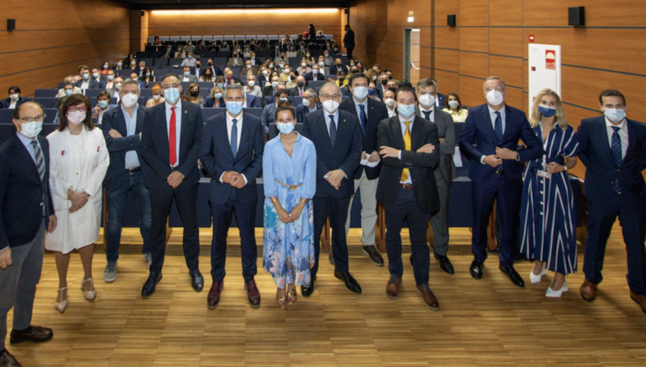 El vicepresidente cántabro, Pablo Zuloaga, y el consejero de Sanidad, Raúl Pesquera, asisten al foro de industria biosanitaria