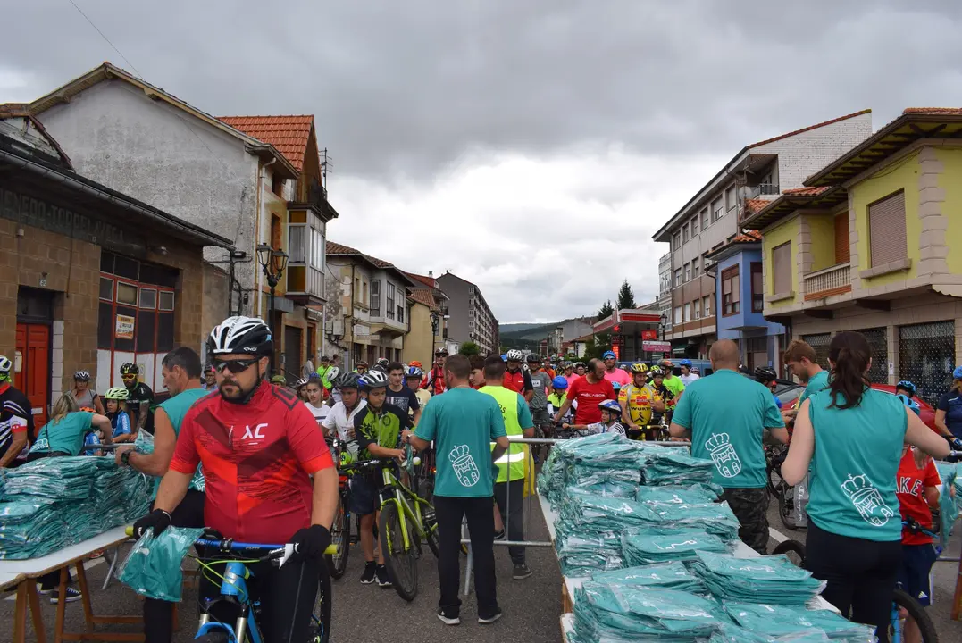 Im&aacute;gen de archivo de una edici&oacute;n anterior del D&iacute;a de la Bicicleta de Pi&eacute;lagos