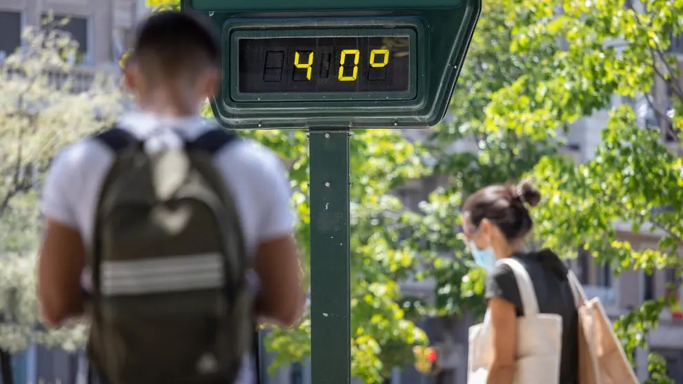 Un termómetro marca 40 grados en plena ola de calor