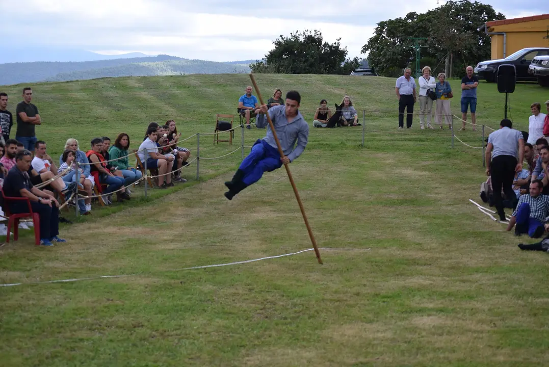 Ediciones anteriores del concurso de salto pasiego de Pi&eacute;lagos