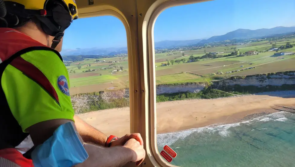 Rescate de una de las personas ne peligro durante este verano