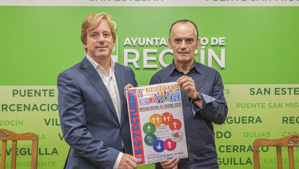 El alcalde de Reocín, Pablo Diestro, y el concejal de Bienestar Social, Antonio Pérez Ruiz, presentan las Jornadas de Discapacidad
