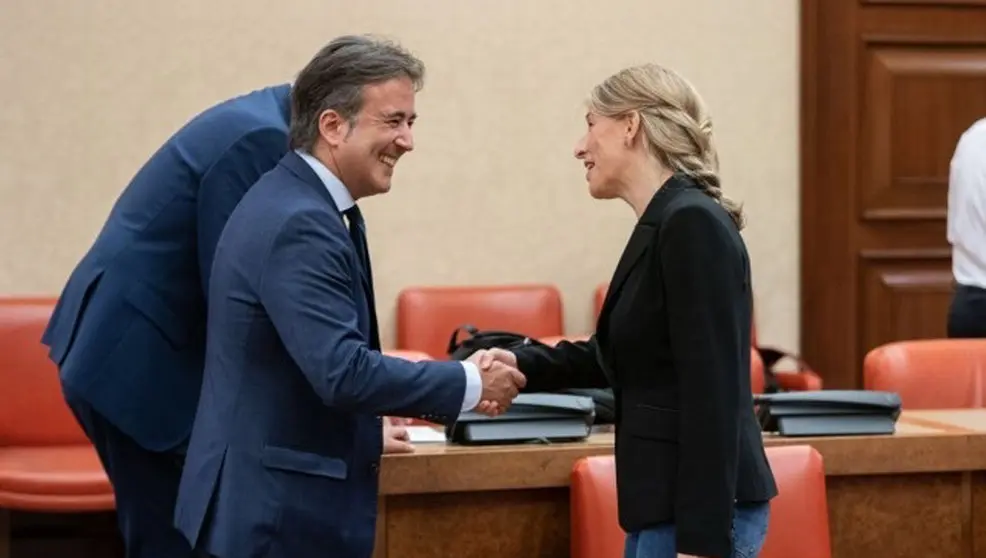 El diputado del PP por Cantabria Diego Movellán y la ministra Yolanda Díaz