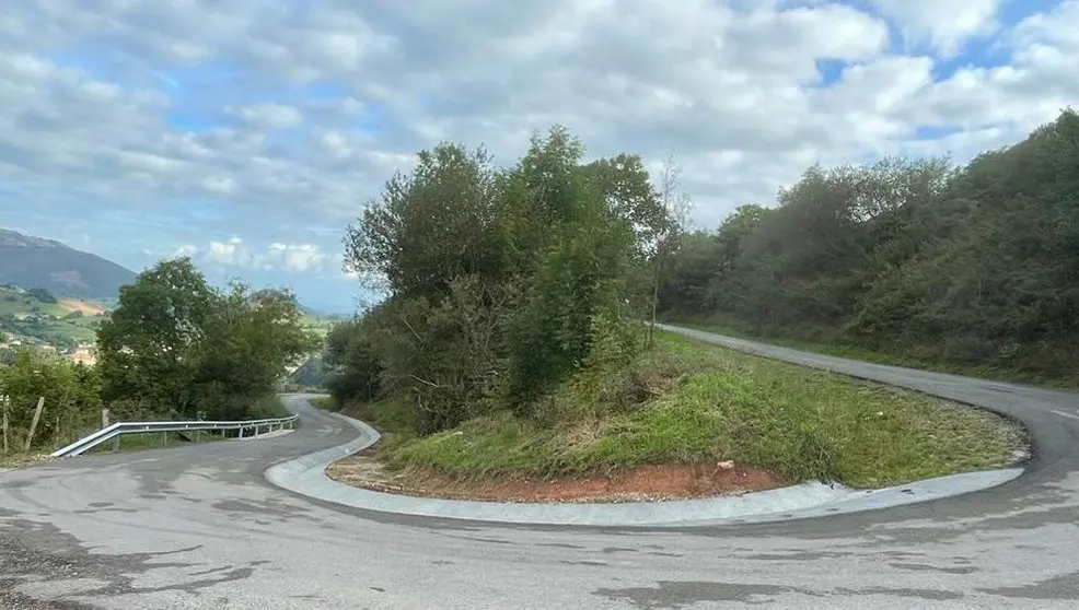 Carretera de acceso a Picos de Busampiro