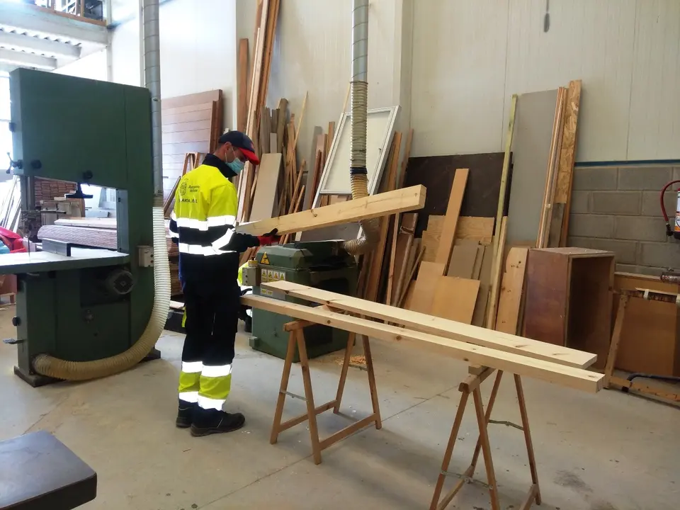 Imagen de archivo de uno de los j&oacute;venes participantes en un programa de empleo en Pi&eacute;lagos