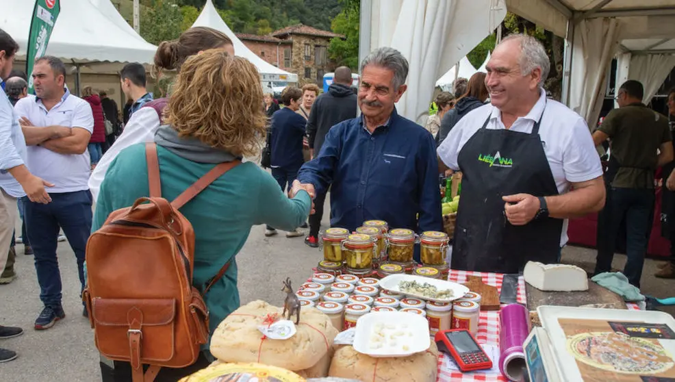 El presidente d Cantabria, Miguel Ángel Revilla, asiste a La VII Feria 'Hechu En Liébana