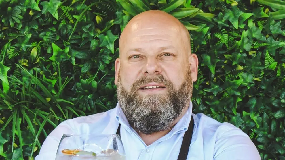 El bartender Óscar Solana