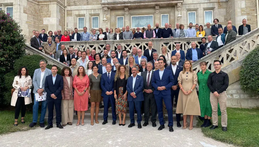 Autoridades en la XXXV Asamblea ordinaria de la Federación de Municipios de Cantabria (FMC)