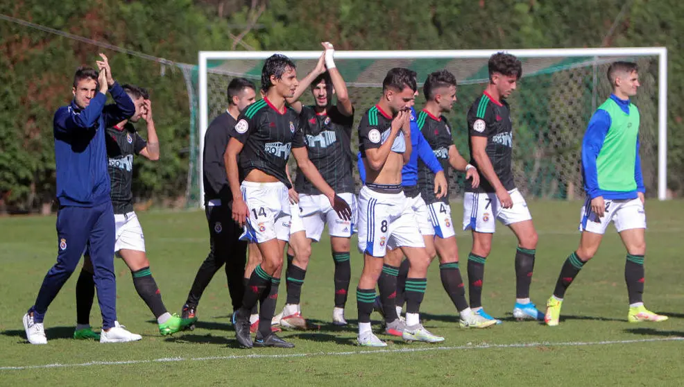 Los jugadores de la RS Gimnástica celebran la victoria | Foto- Néstor Revuelta Zarzosa