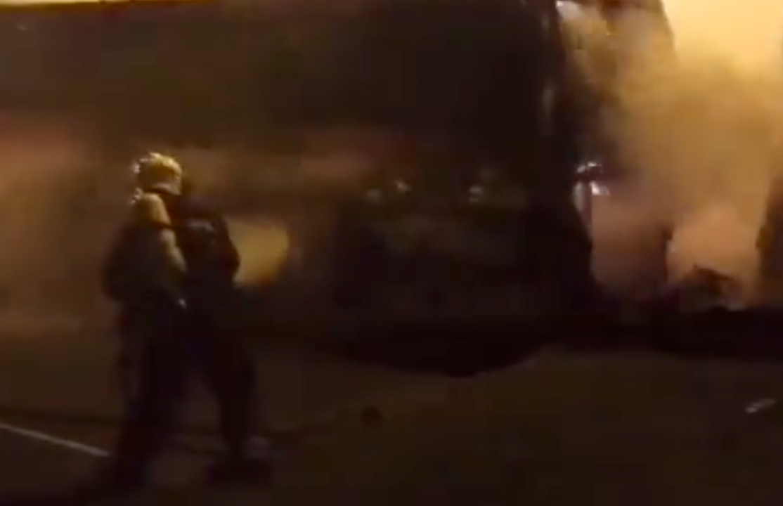 Arde un autob&uacute;s en el aparcamiento del Ayuntamiento de Astillero