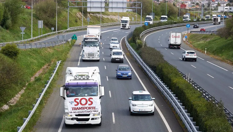 Marcha lenta de camiones en la autovía el pasado mes de marzo