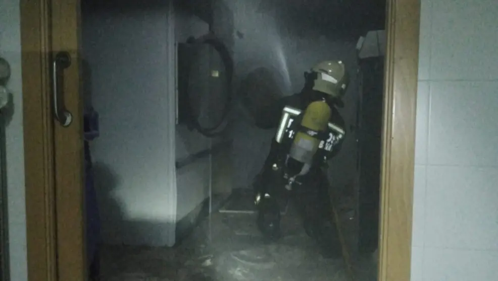 Los bomberos acudieron al lugar de los hechos