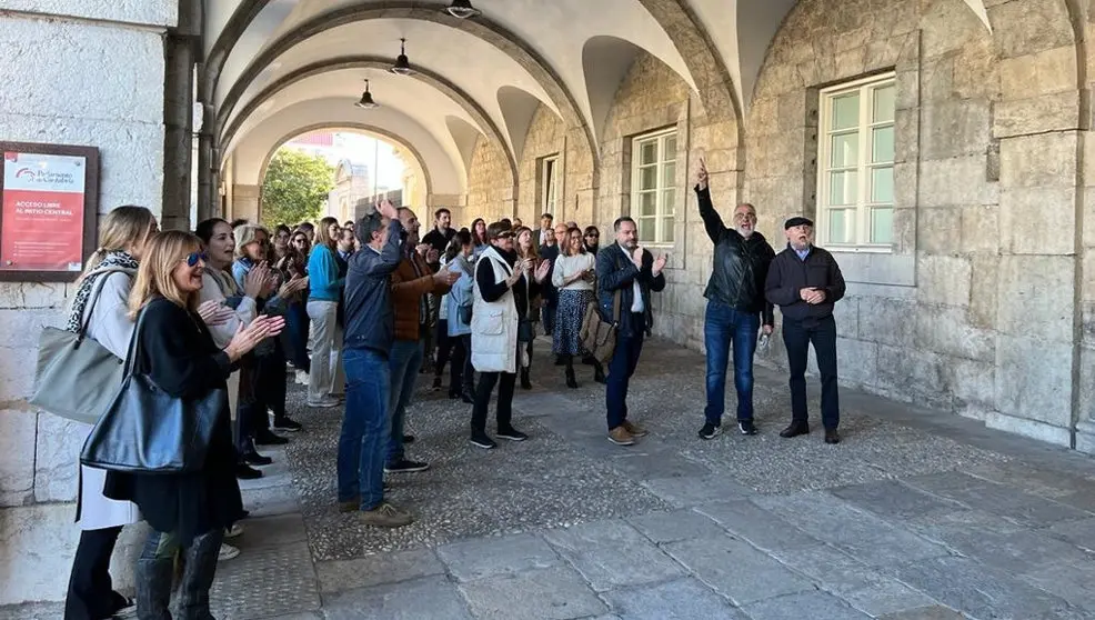 Protesta de los médicos ante el parlamento de Cantabria en el cuarto día de huelga