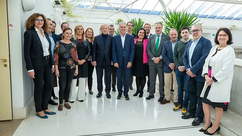 El consejero Javier López Marcano acude a la Comisión de Hacienda del Parlamento para informar del presupuesto de 2023