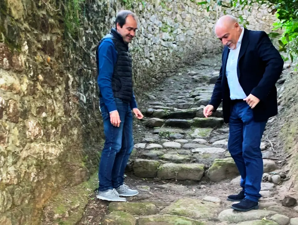 El concejal de Urbanismo, Alfredo Rodr&iacute;guez Otero, visita las obras de recuperaci&oacute;n de la antigua calzada de piedra de Barcenilla
AYUNTAMIENTO DE PI&Eacute;LAGOS
11/11/2022