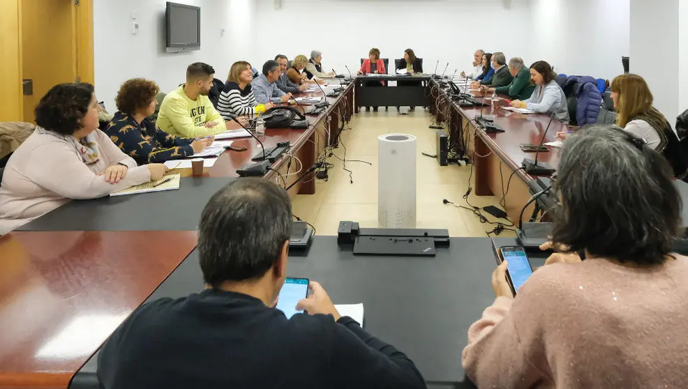 Imagen de la reunión entre Gobierno y sindicatos para abordar el tema de las mejoras laborales