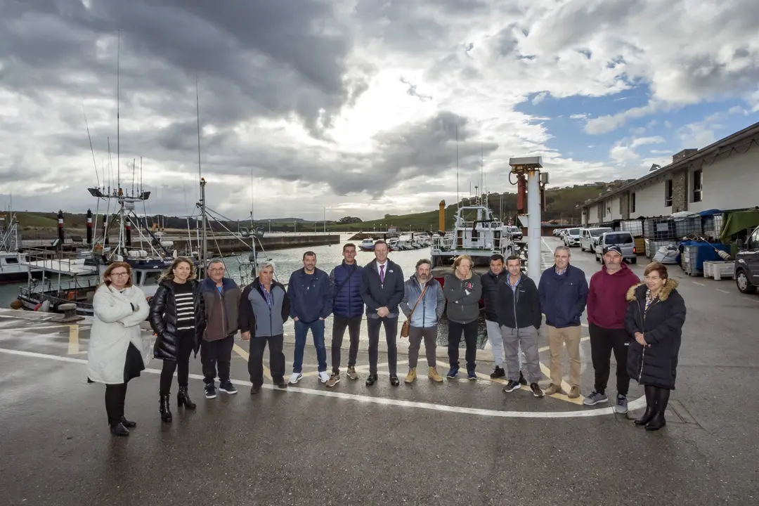 El consejero de Desarrollo Rural, Ganader&iacute;a, Pesca, Alimentaci&oacute;n y Medio Ambiente, Guillermo Blanco, visita la Cofrad&iacute;a de Pescadores de Nuestra Se&ntilde;ora del Carmen