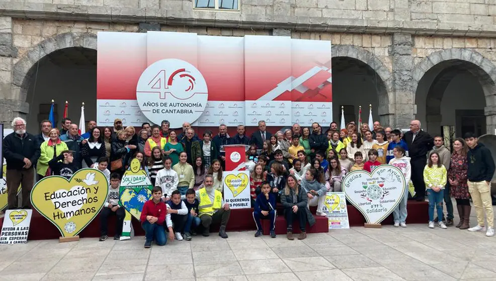 Imagen del acto celebrado en el Parlamento de Cantabria