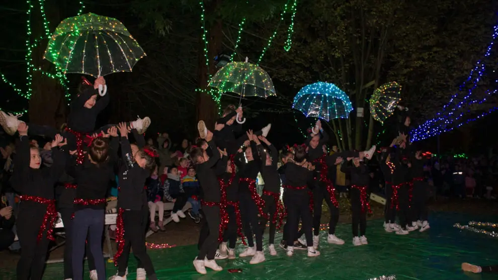 Espectáculo de encendido navideño en Reocín