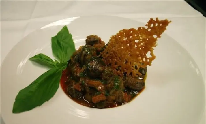 Los caracoles a la montañesa es uno de los platos típicos en Cantabria para comer en Navidad
