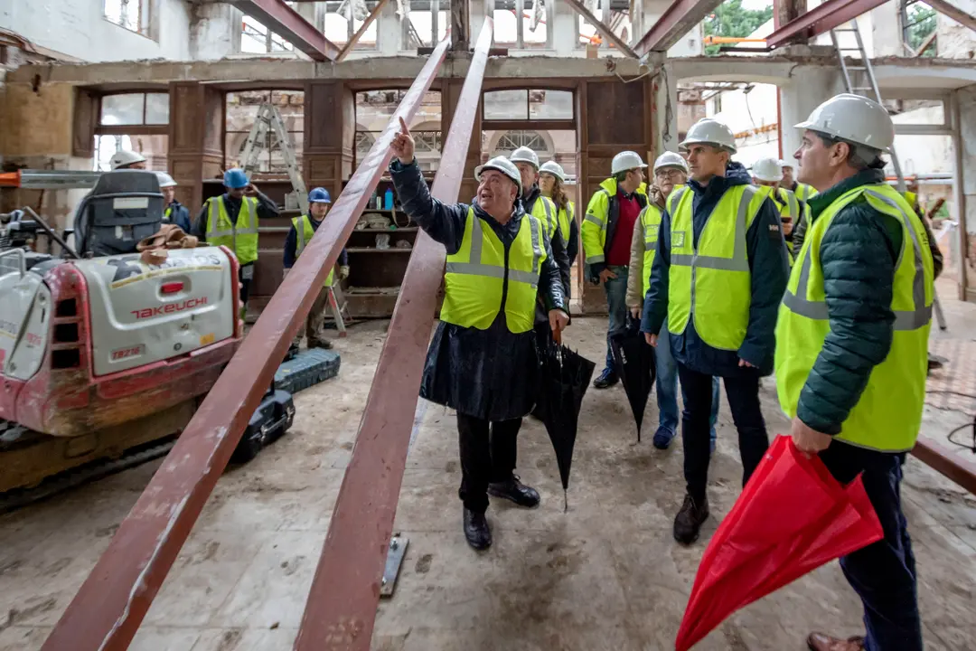 El vicepresidente y consejero de Universidades, Igualdad, Cultura y Deporte, Pablo Zuloaga, visita las obras de rehabilitaci&oacute;n del Palacio Jaime del Amo