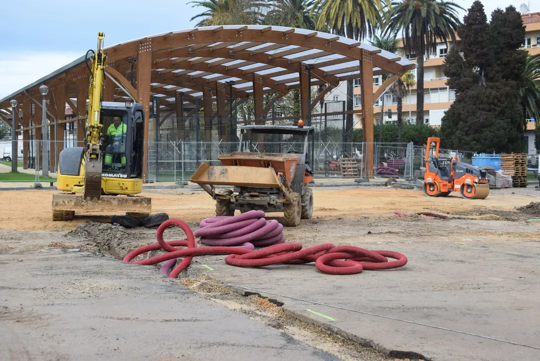 Obras de construcci&oacute;n del nuevo aparcamiento de Renedo