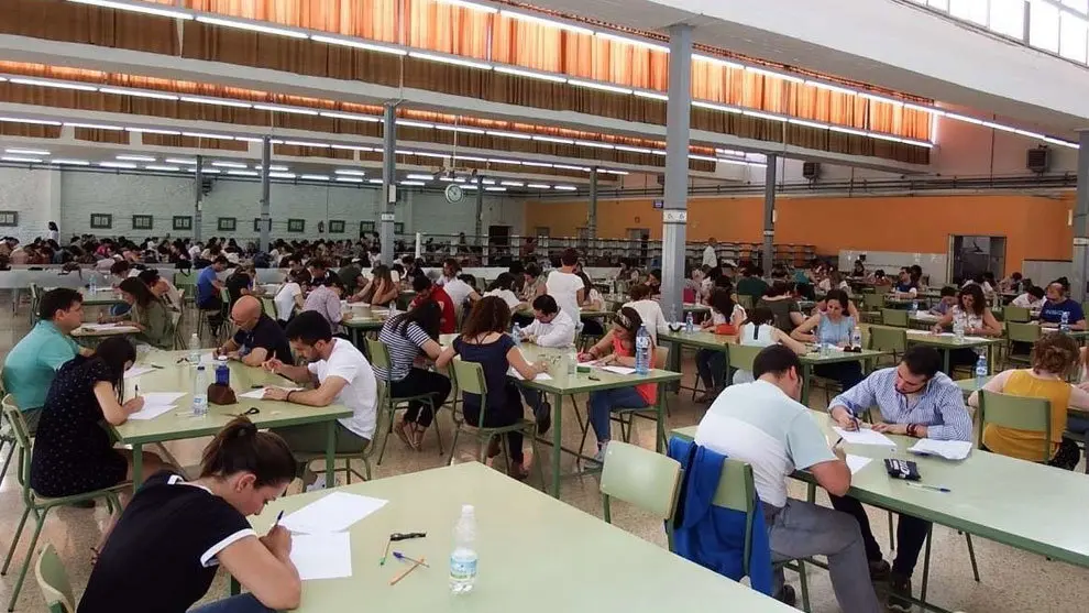 Aspirantes en las oposiciones al cuerpo de maestros