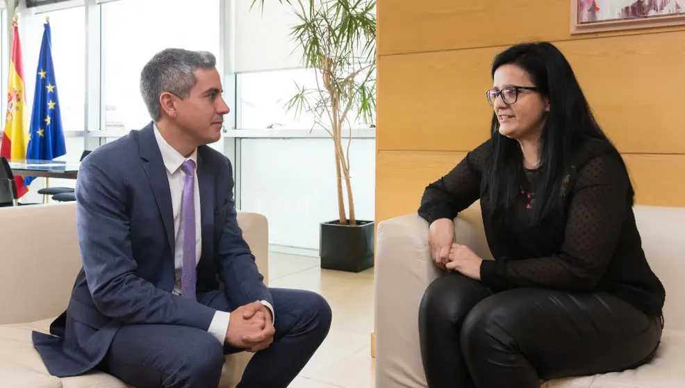 Pablo Zuloaga y la alcaldesa de Cieza, Lorena Pérez | Foto- Archivo