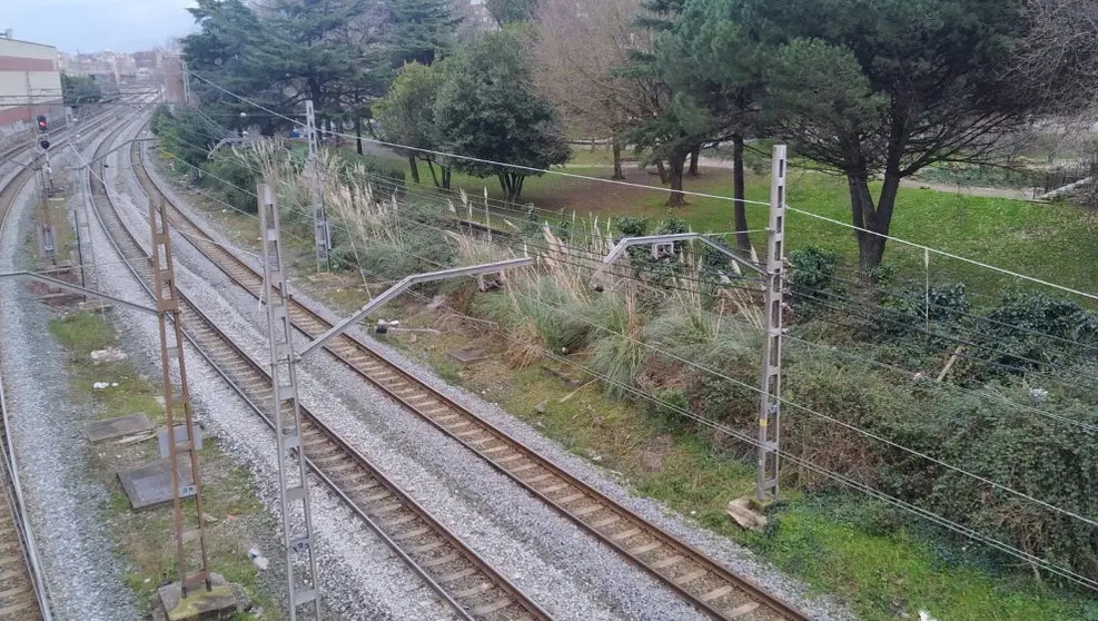 Vías del tren a su paso por Santander