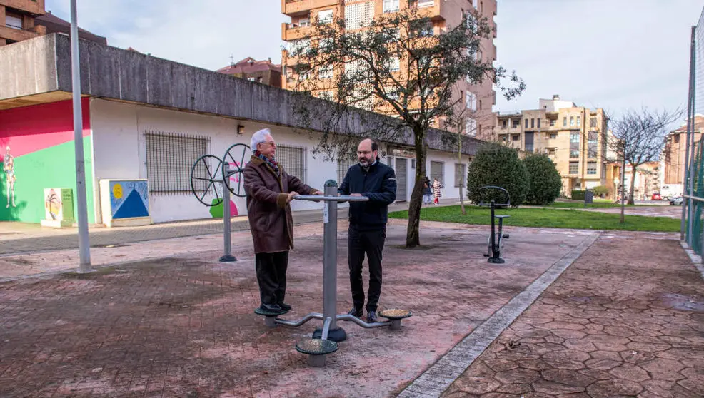El concejal José Luis Urraca visita la zona de ejercicio de El Zapatón