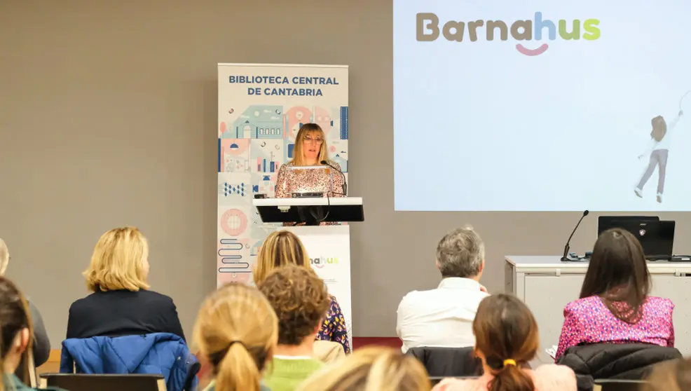 La consejera Eugenia G&oacute;mez de Diego, presenta el informe `Bajo el mismo techo. An&aacute;lisis del itinerario de atenci&oacute;n a ni&ntilde;os, ni&ntilde;as y adolescentes v&iacute;ctimas de violencia sexual en Cantabria y propuesta de implantaci&oacute;n del modelo Barnahaus.