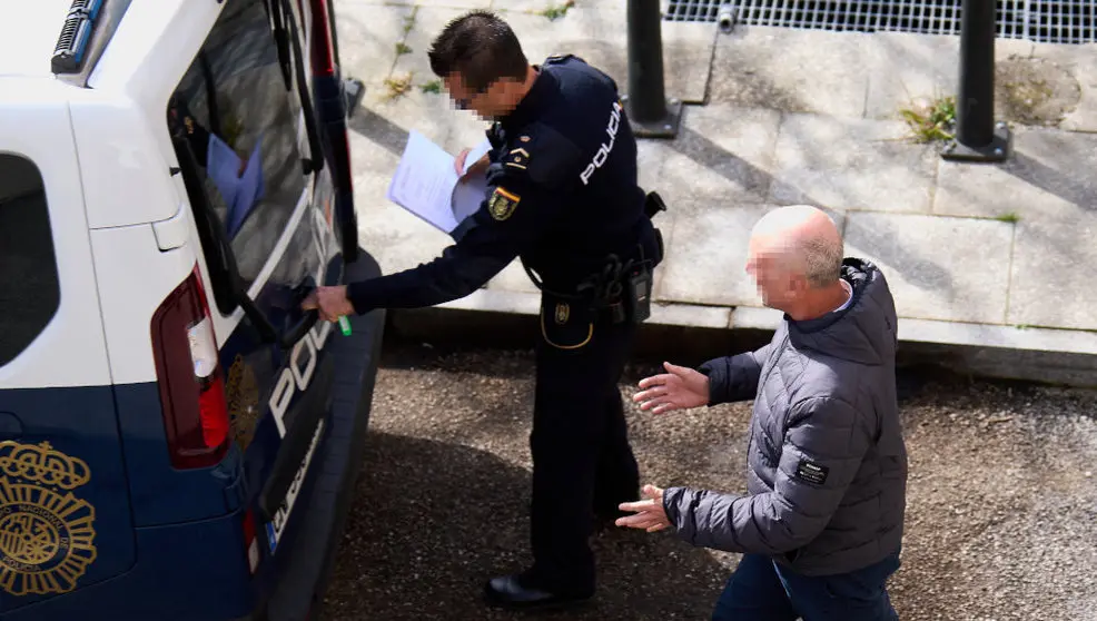 El jefe del Servicio de Carreteras de la Consejería de Obras Públicas, M. A. D., a su llegada al Complejo Judicial de Las Salesas, a 24 de febrero de 2023