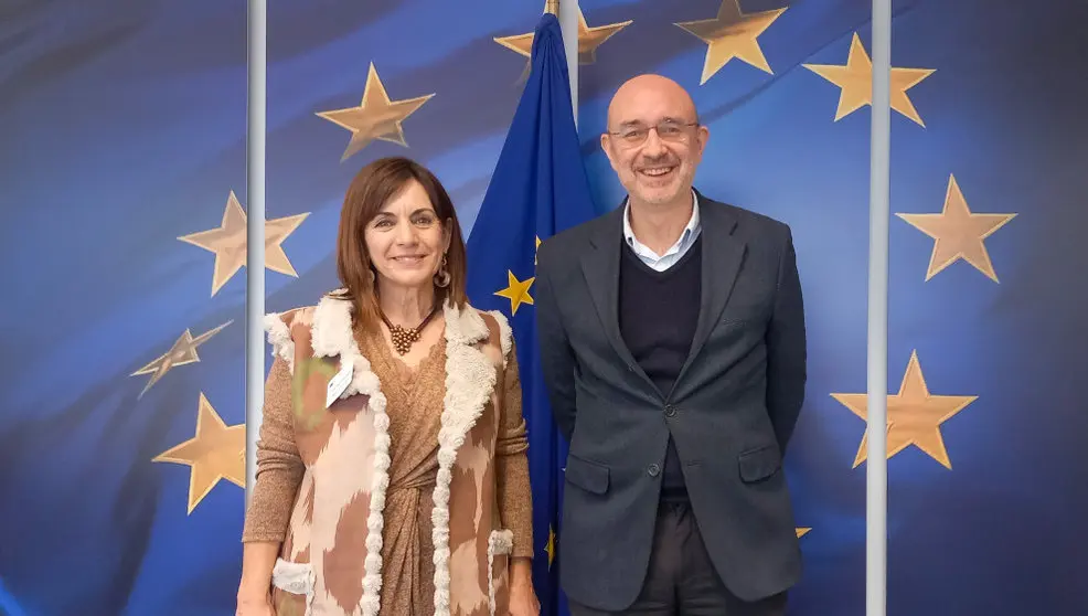 La consejera de Economía, Ana Belén Álvarez, y el director del Gabinete de la Comisaría de Cohesión y Reformas, Hugo Sobral