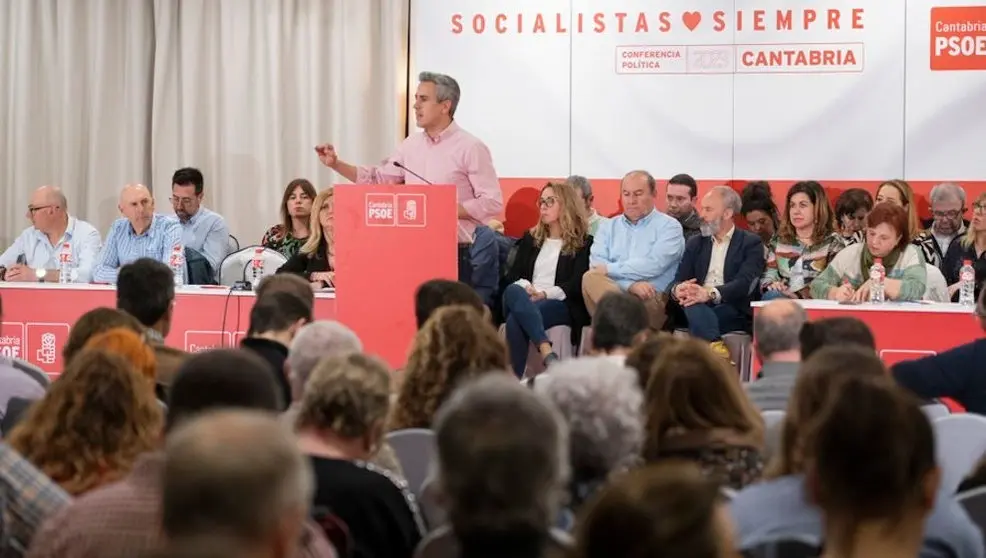 El secretario del PSC-PSOE, Pablo Zuloaga, en el Comité Regional
