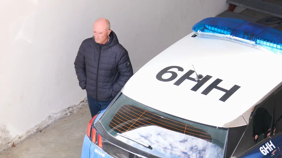 El jefe del Servicio de Carreteras de la Consejería de Obras Públicas, a su llegada al Complejo Judicial de Las Salesas