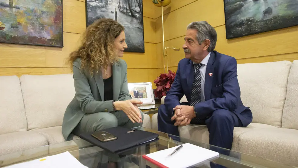 La delegada del Gobeirno en Cantabria, Ainoa Quiñones, y el presidente de Cantabria, Miguel Ángel Revilla