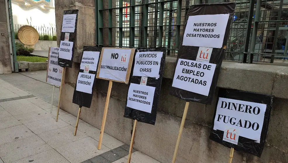 Pancartas frente al Gobierno en la concentración del sindicato TÚ