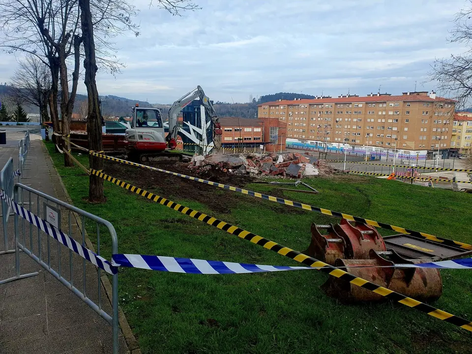 Espacio junto a la pista de la Plaza de las Autonom&iacute;as de Torrelavega