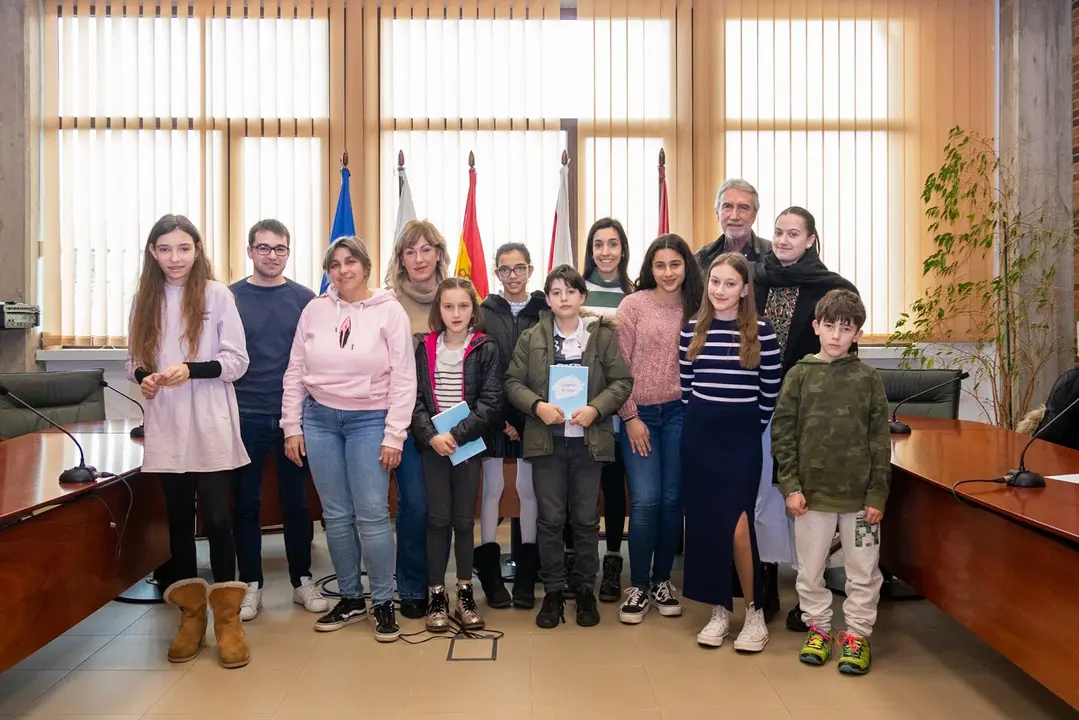 Pleno del Consejo de la Infancia y la Adolescencia, con asistencia de la alcaldesa y varios concejales