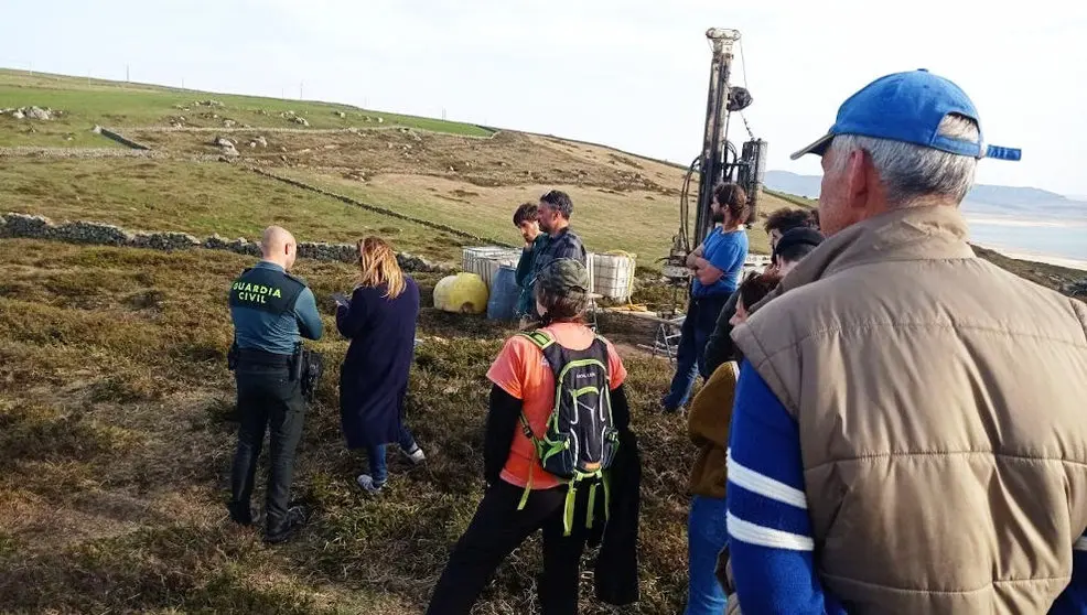 Vecinos paralizan y denuncian prospecciones ilegales para el parque eólico de El Escudo