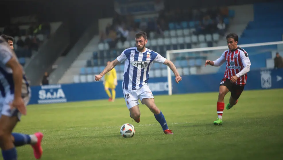 Javi Cobo contra el Zamora CF | Foto- Néstor Revuelta