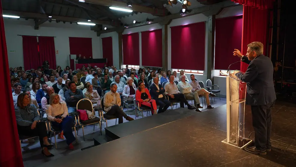 Revilla en la presentación de los candidatos del PRC a las alcaldías de Trasmiera