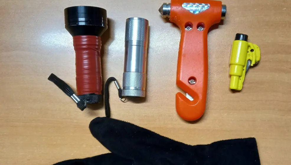 Efectos intervenidos a los tres detenidos por 38 robos en vehículos en Torrelavega