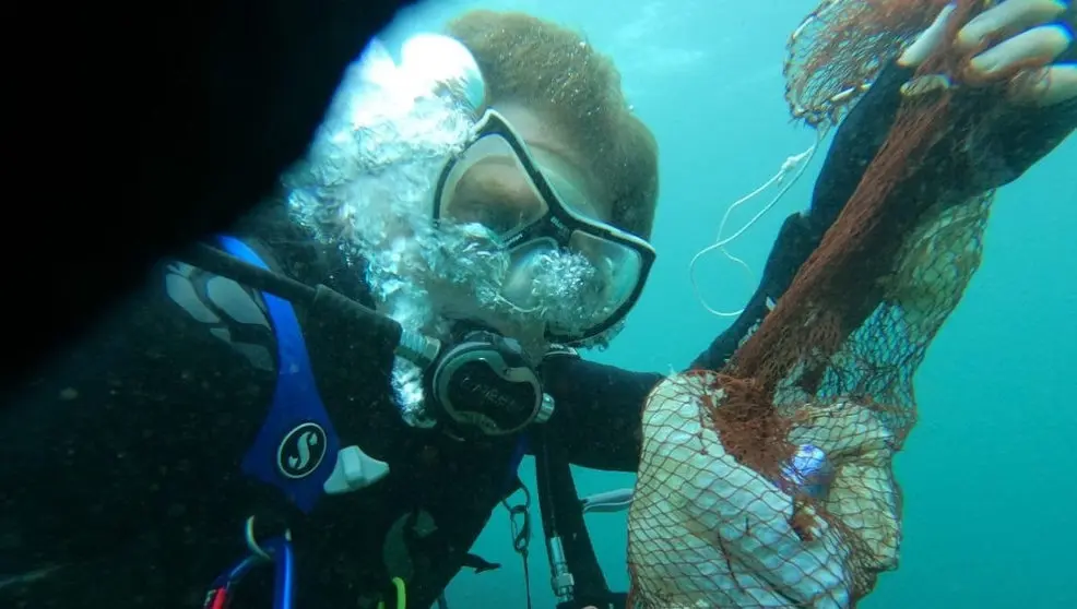 Recogida de residuos bajo el mar impulsada por la Red de Vigilantes Marinos