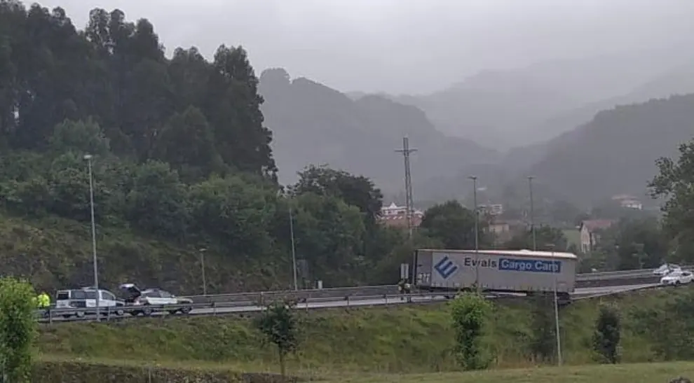 Accidente de cami&oacute;n en la A-8