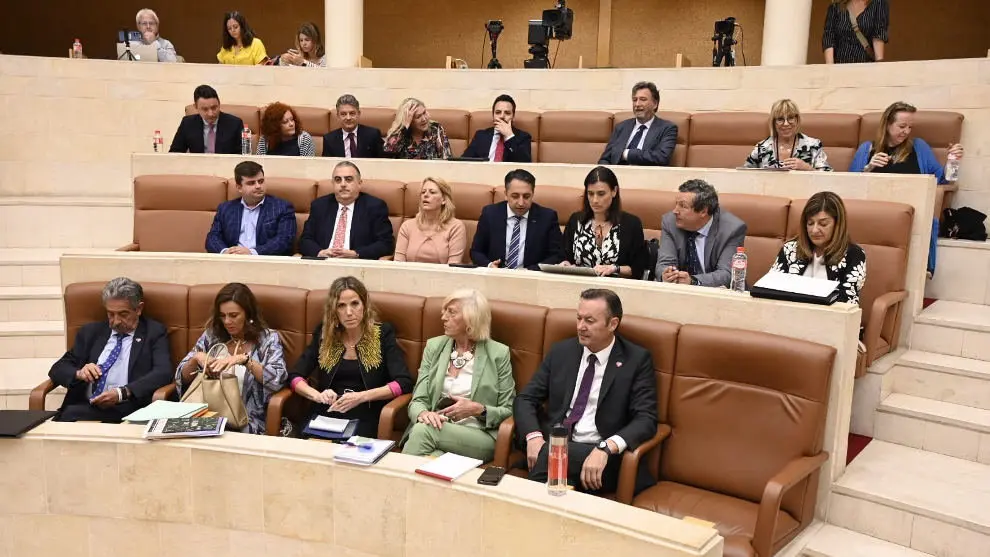 Diputados de PP, PRC y Vox en el Hemiciclo durante la segunda sesi&oacute;n del debate de investidura