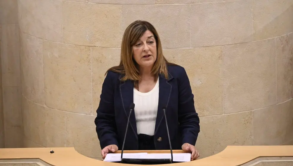 La l&iacute;der del PP, Mar&iacute;a Jos&eacute; S&aacute;enz de Buruaga, en su primera intervenci&oacute;n en el debate de investidura