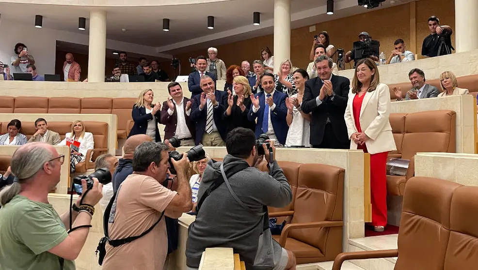 Mar&iacute;a Jos&eacute; S&aacute;enz de Buruaga, tras ser elegida presidenta de Cantabria en el pleno de investidura | Foto- edc