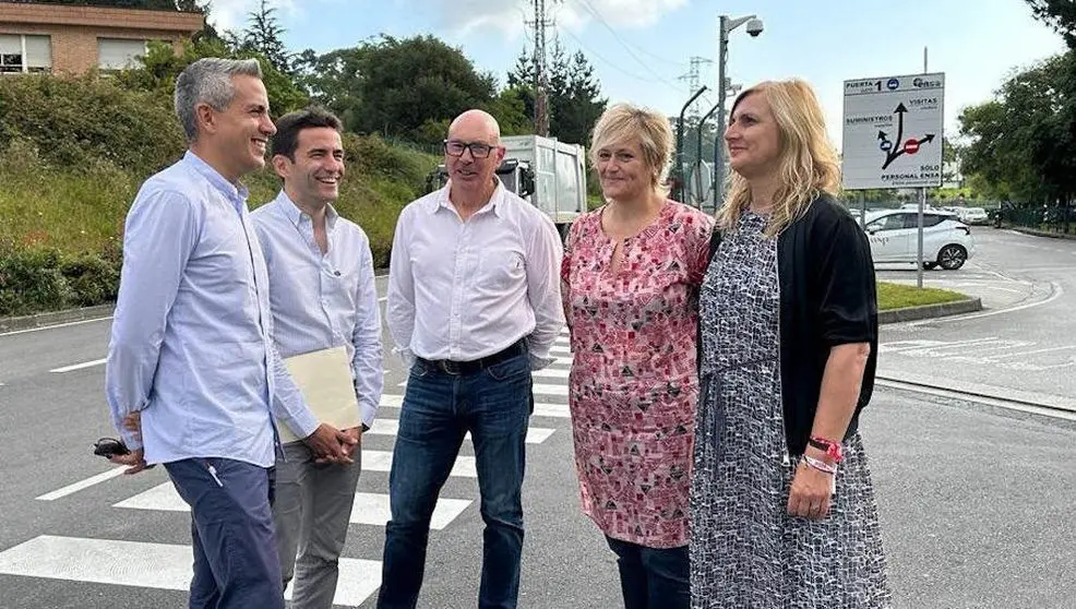 Zuloaga y Casares y miembros del PSC-PSOE junto a Equipos Nucleares ENSA