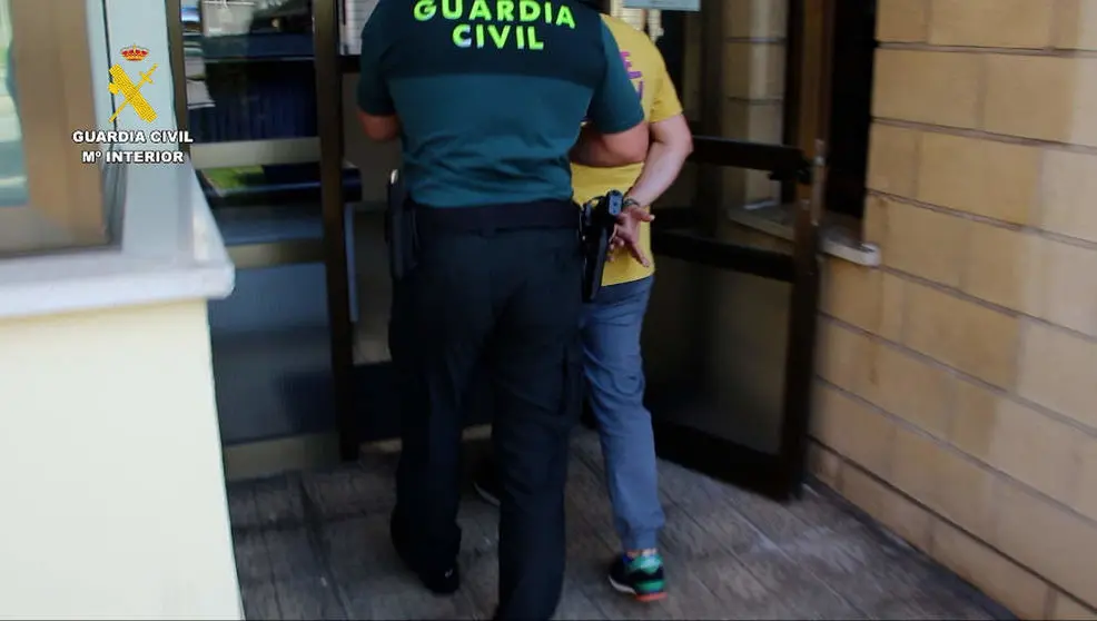 Cien detenidos por estafar m&aacute;s de un mill&oacute;n de euros con SMS fraudulentos, por los que hay mil denuncias en Cantabria